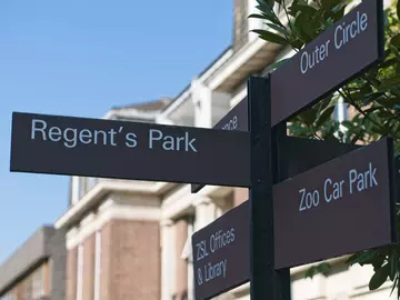 London zoo directions sign