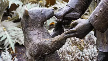 Winnie the bear statue at London Zoo