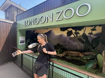 selfie spot london zoo