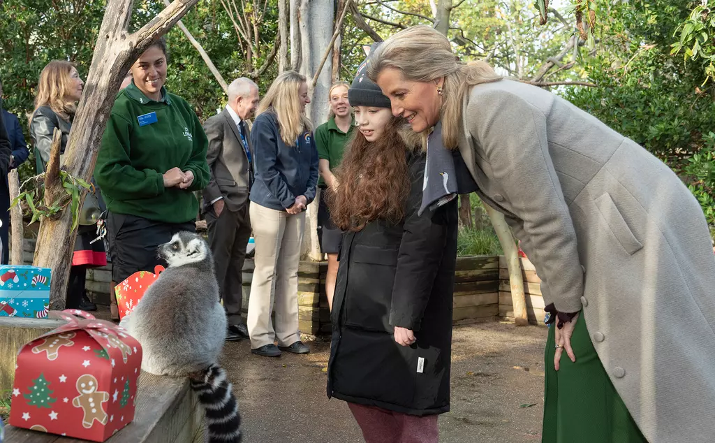 HRH The Countess of Wessex and a young girl watch a lemur at London Zoo