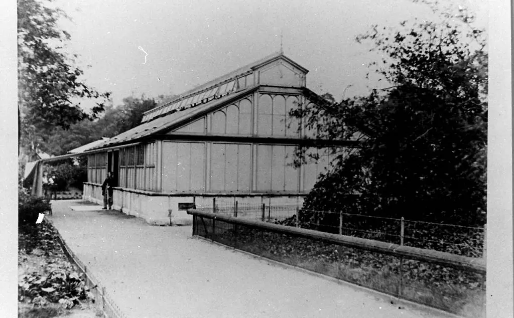 The Fish House, circa 1875, which opened in May 1853, which was the world's first public exhibition of fishes and other marine organisms in the world. 