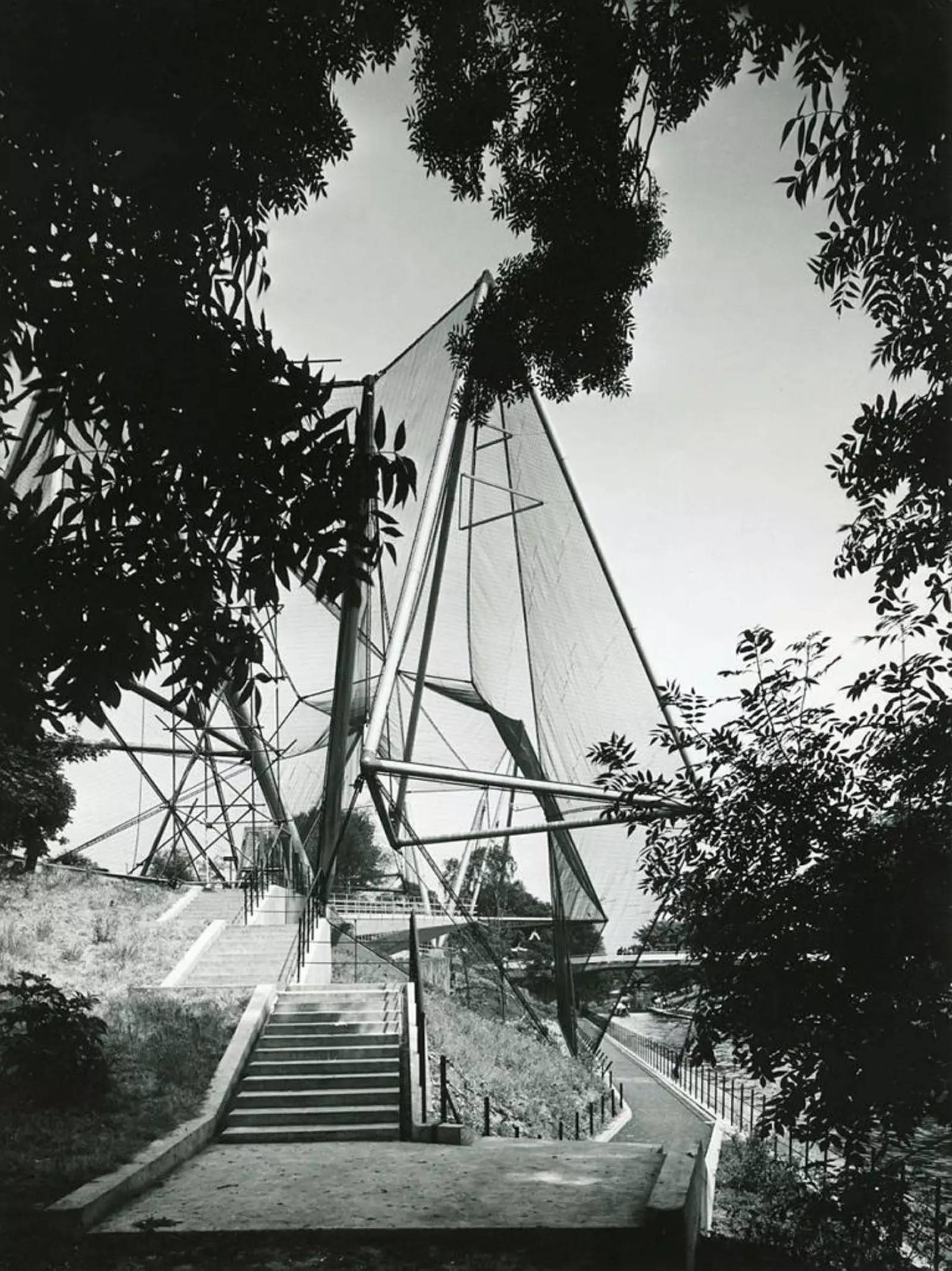 Steps leading up to the Snowdon Aviary in June 1965.