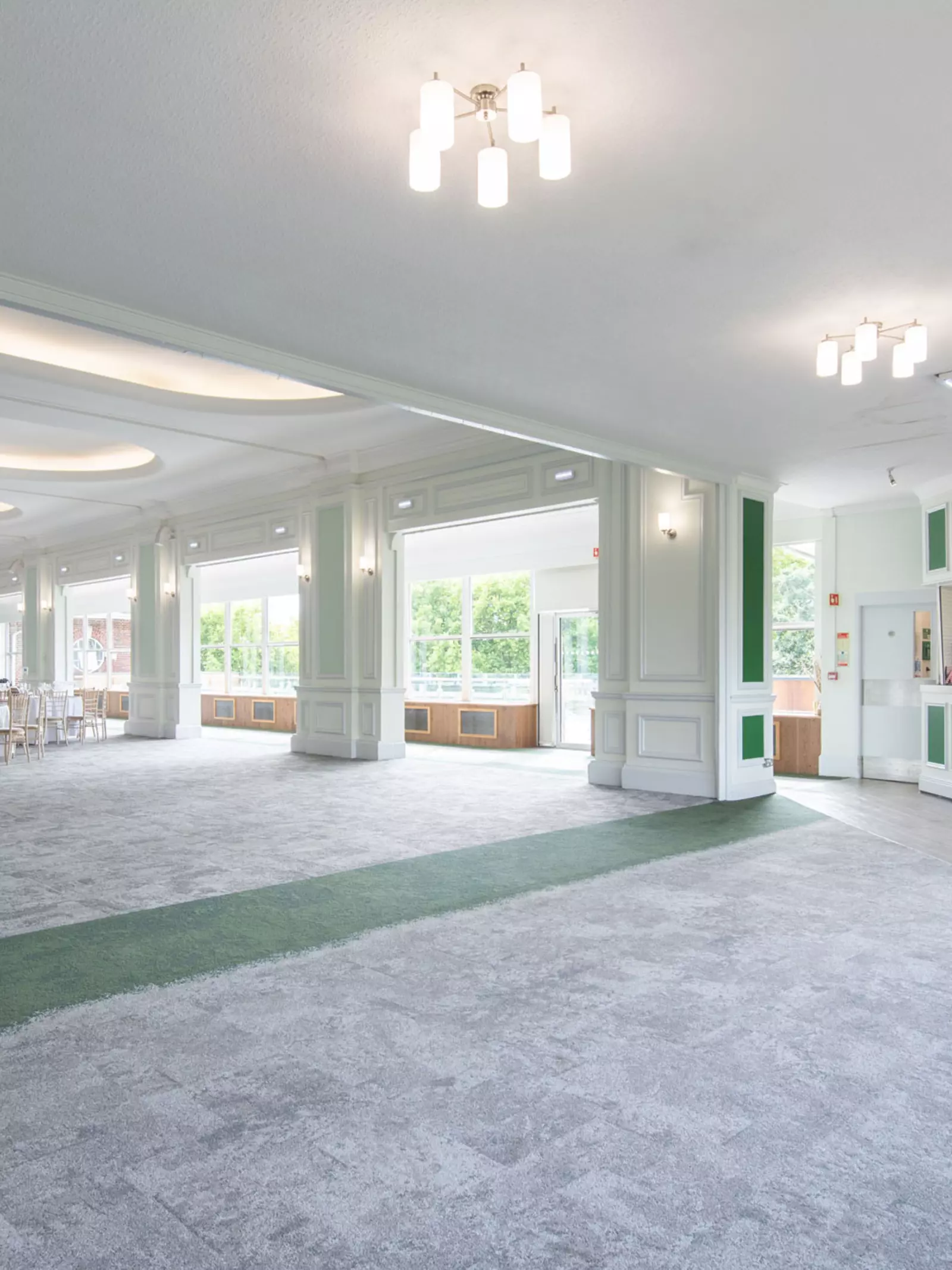 Spacious Prince Albert Suite with a fixed bar
