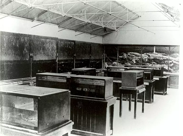London Zoo fish house, the first public aquarium in the world. Fish tanks are laid out on tables.