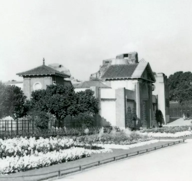 Reptile House at London Zoo in 1928 with flowerbeds outside